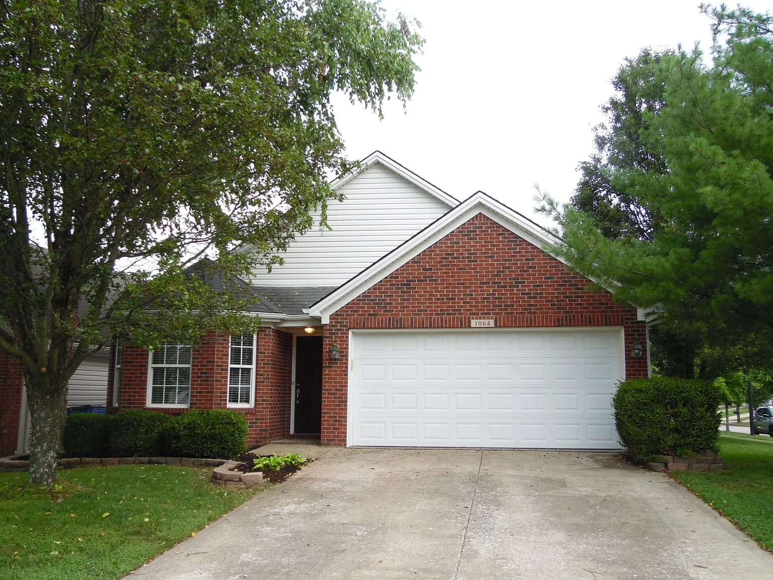 3 bed, 2.0 bath, 2666 sqft, $2,200 — Photo 1