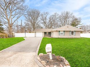 4 Pennaquid Rd, Coram, NY 11727