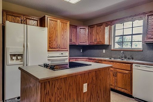 2nd image of 85074 Blackmon Rd