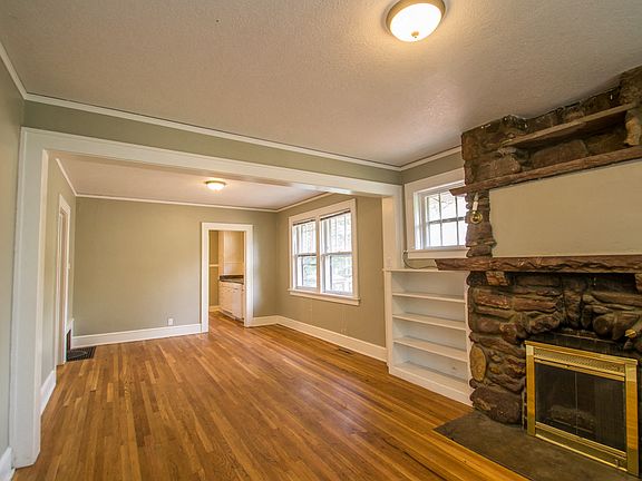 1111 Lincoln Living Room