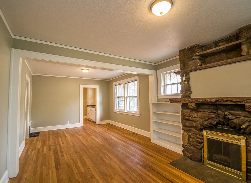 1111 Lincoln Living Room