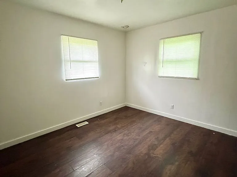 3149 N Gladstone Ave — Photo 10