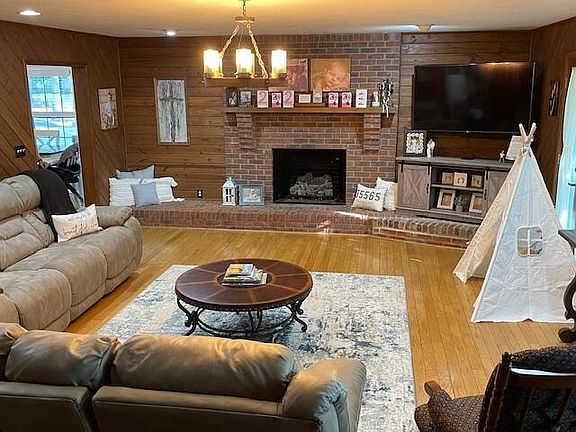 2nd image of 70 Sherwood Pl