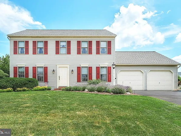 509 El Dorado Dr, Red Lion, PA 17356