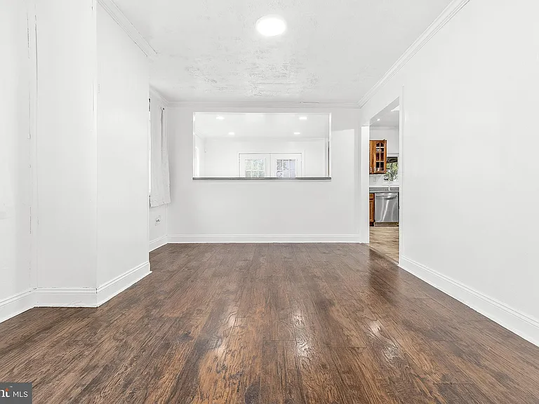 224 E Washington St — Photo 9