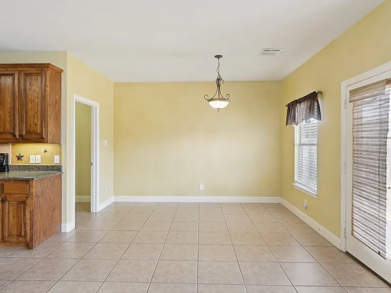 313 Country Lakes Dr — Photo 14