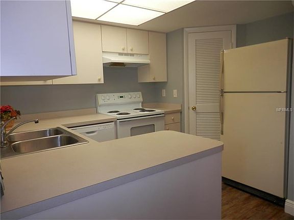 5th image of 4158 Tamiami Trl #C