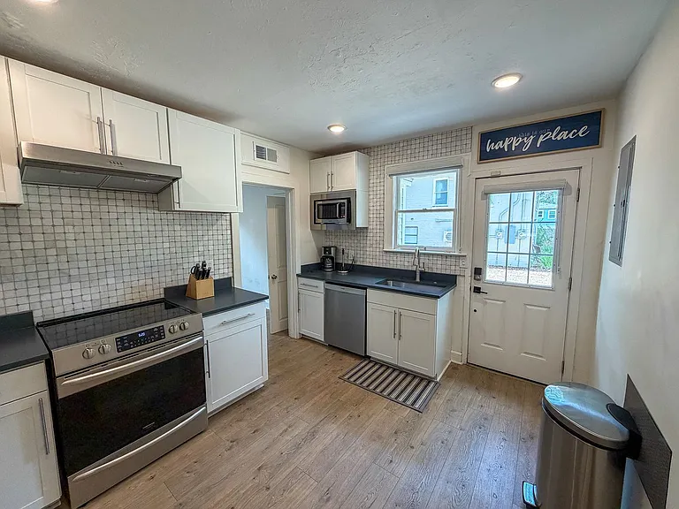 919 SW 6th Ave — Photo 7