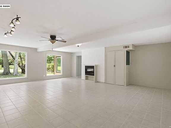 5th image of 220 LARK LN