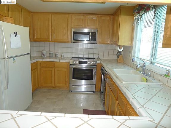 3rd image of 1007 Searsport Ct