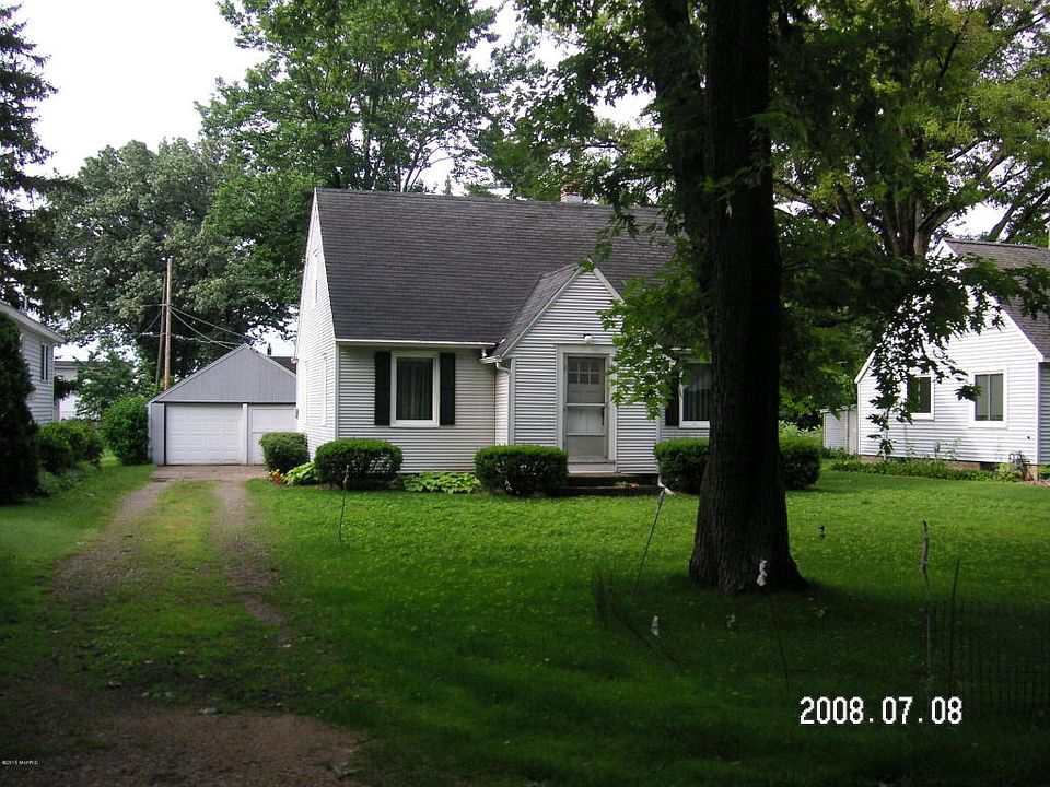 1st image of 92 Vanderveen Ave