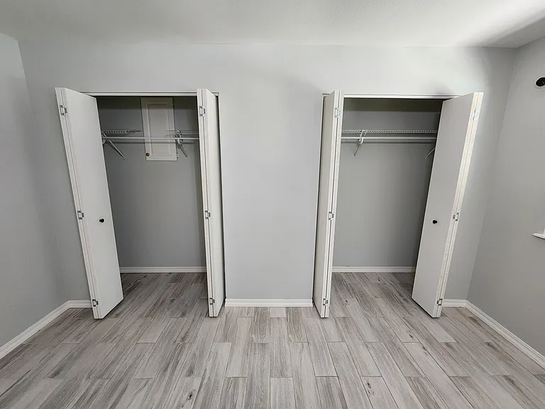 2010 E Foster Dr — Photo 14