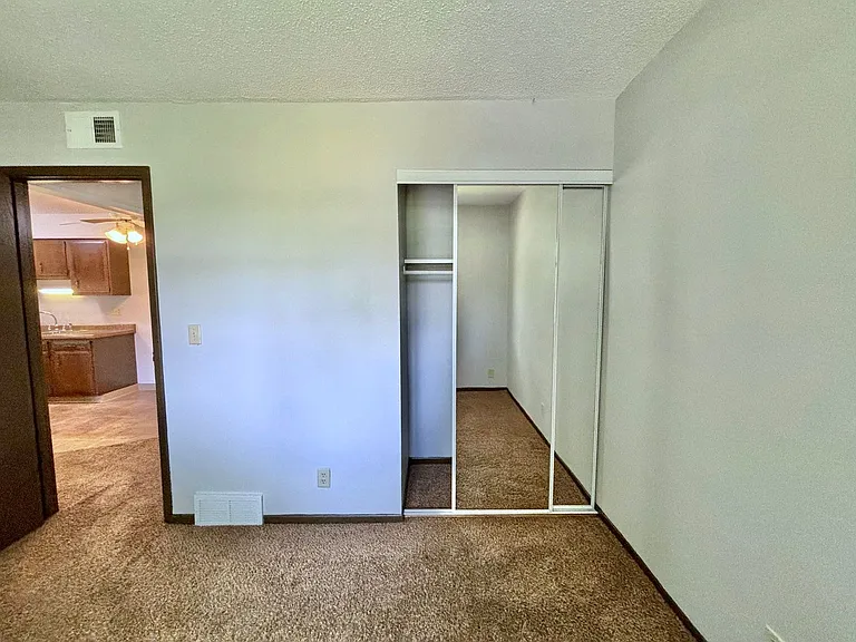 Breckenridge Davenport Apartments — Photo 38
