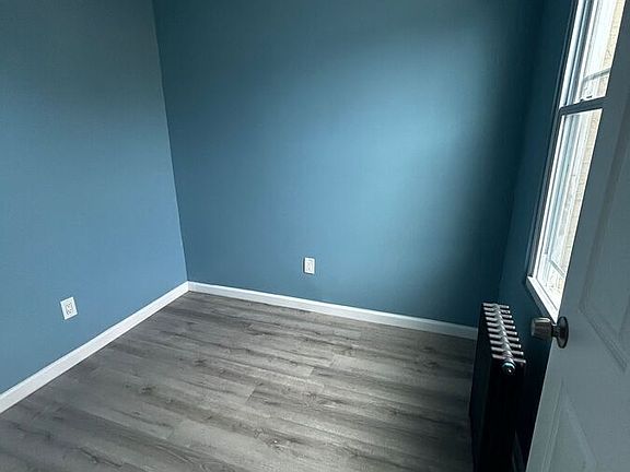 5th image of 155 Waverly St