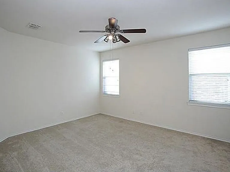 1407 Hazelwood Dr — Photo 7