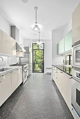 5th image of 33 Garden Pl
