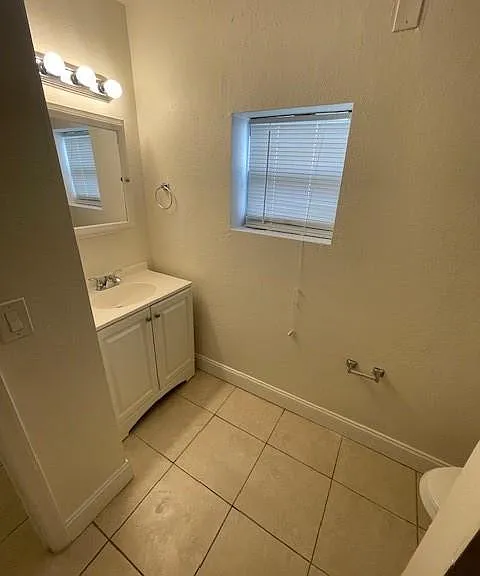 121 NW 7th Ct — Photo 30