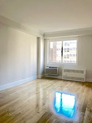 Rented by Silverstreet RE LLC | media 8