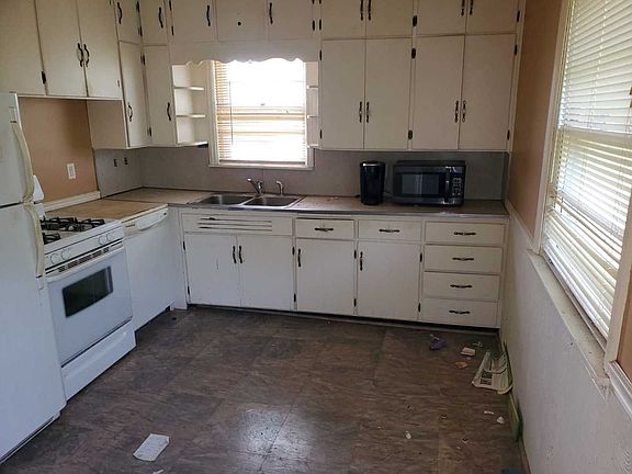 2nd image of 924 E Glenwood Dyer Rd