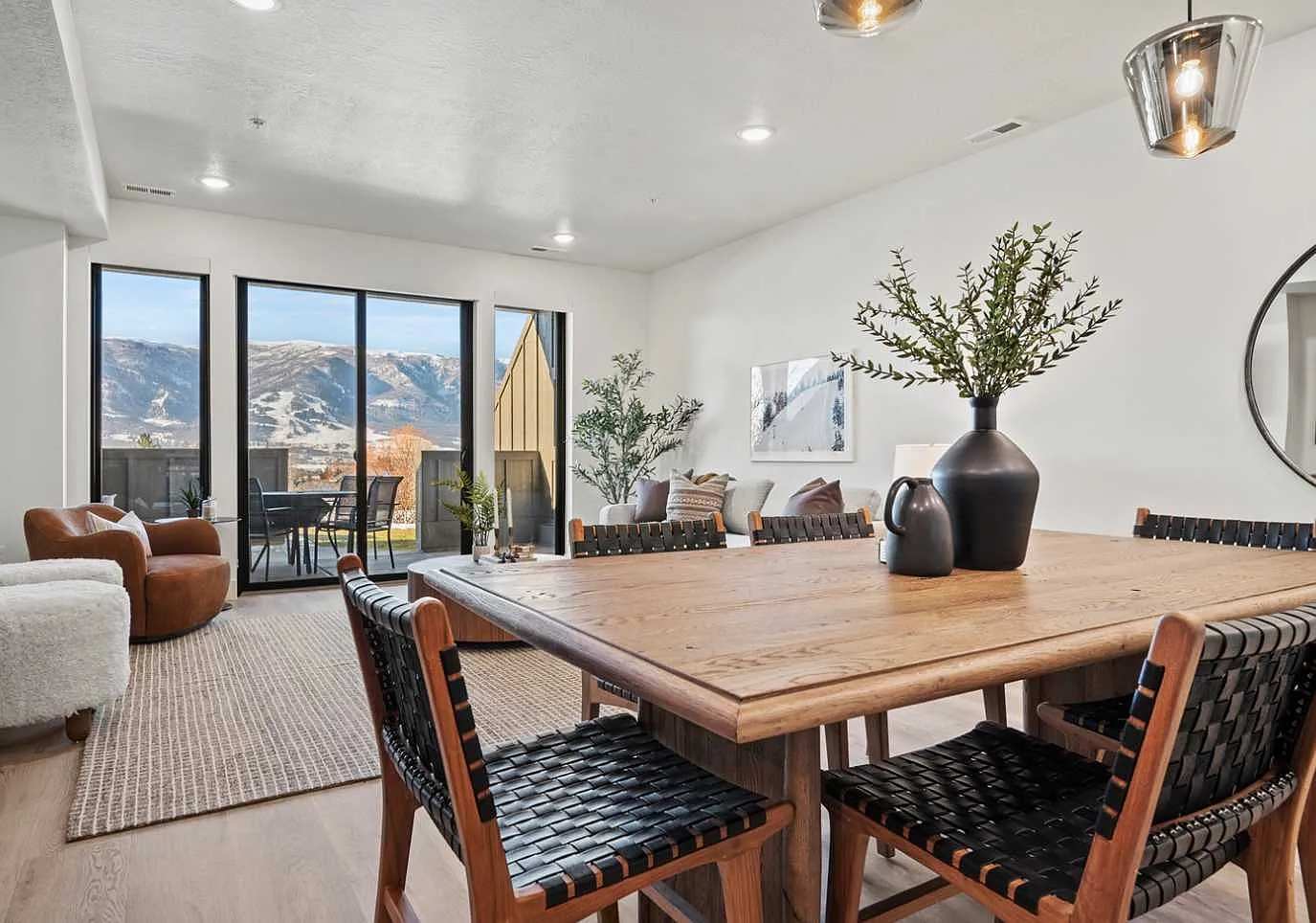 2 bed, 1200 sqft, $3,500 — Photo 4