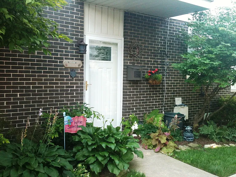 10437 S Austin Ave #D — Photo 1