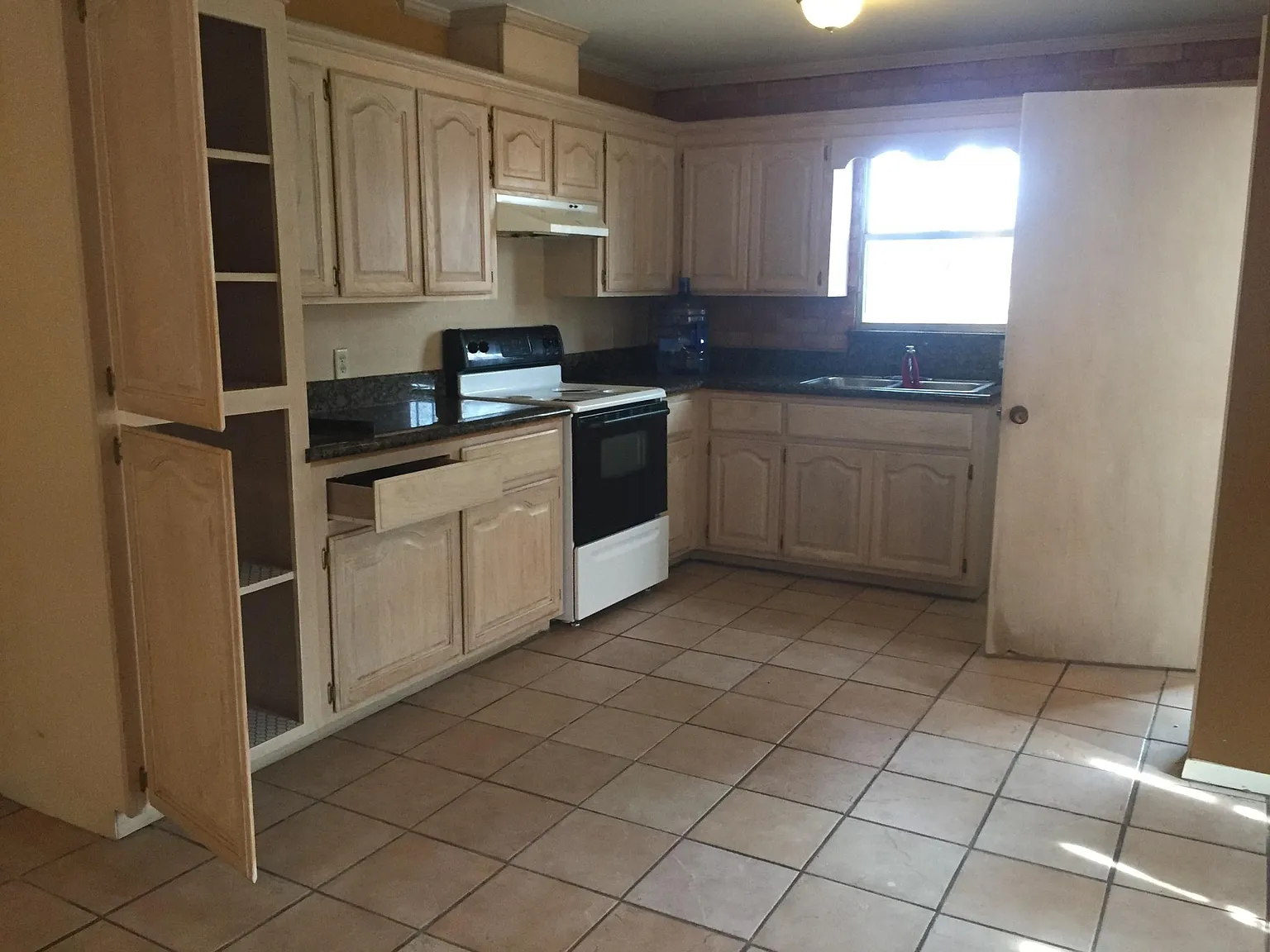 3 bed, 1297 sqft, $1,250 — Photo 3