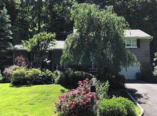 44 Wyoming Dr, Huntington Station, NY 11746