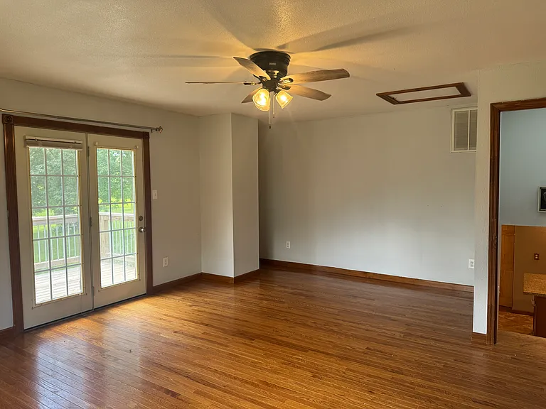 13916 Radford Ln — Photo 11
