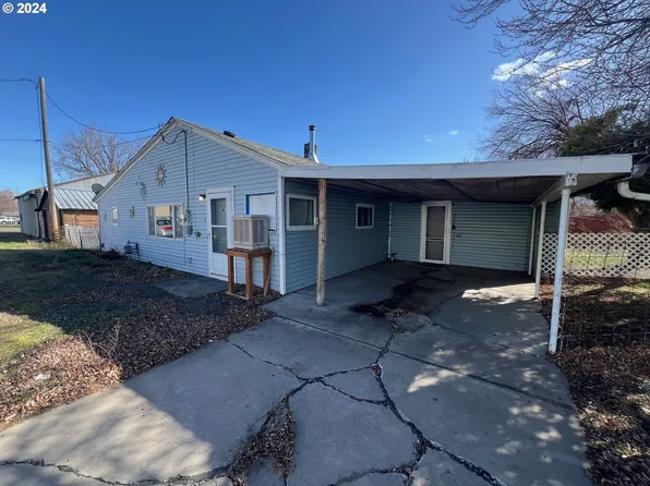 10101 E 2nd St, Island City, OR 97850