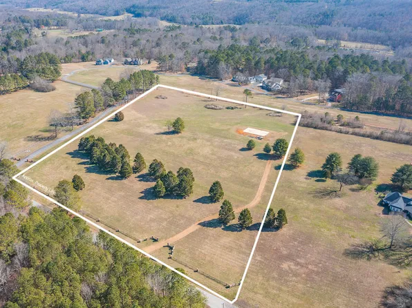 4835 E Broomtown Rd, Trion, GA 30753