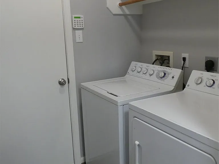 3210 Candlepine Dr — Photo 25