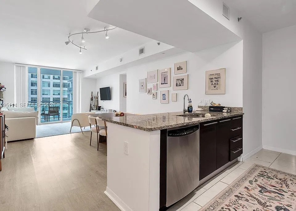 951 Brickell Ave #1100