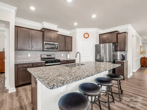 134 Fox Cove Rd, Hendersonville, NC 28792