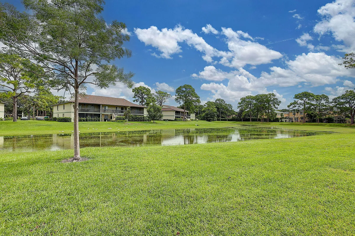 Building Photo - 6299 Chasewood Dr #G