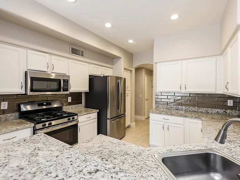 3424 E Rockwood Dr — Photo 8