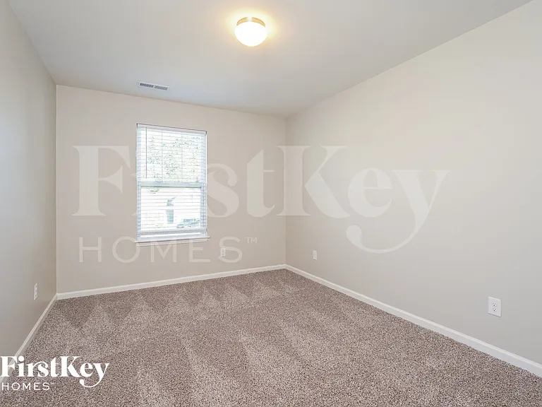 2377 Dukes Hollow Ct — Photo 14