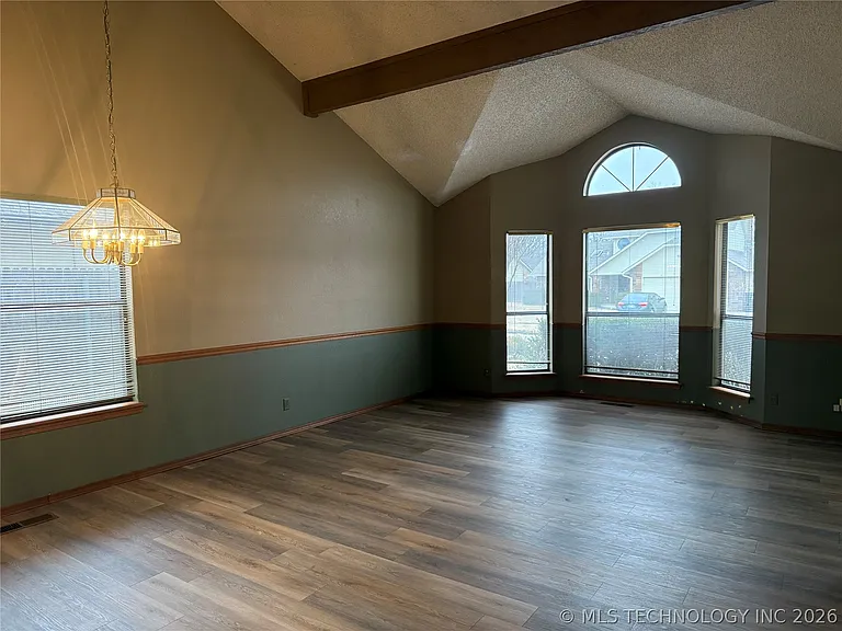 2614 S Gardenia Ave — Photo 15