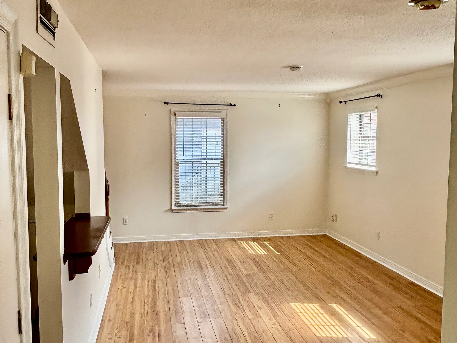 3629 Ridgelake Dr — Photo 2