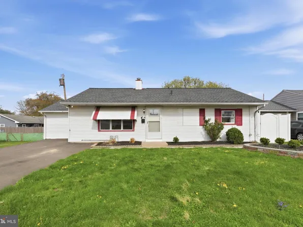 284 N Olds Blvd, Fairless Hills, PA 19030