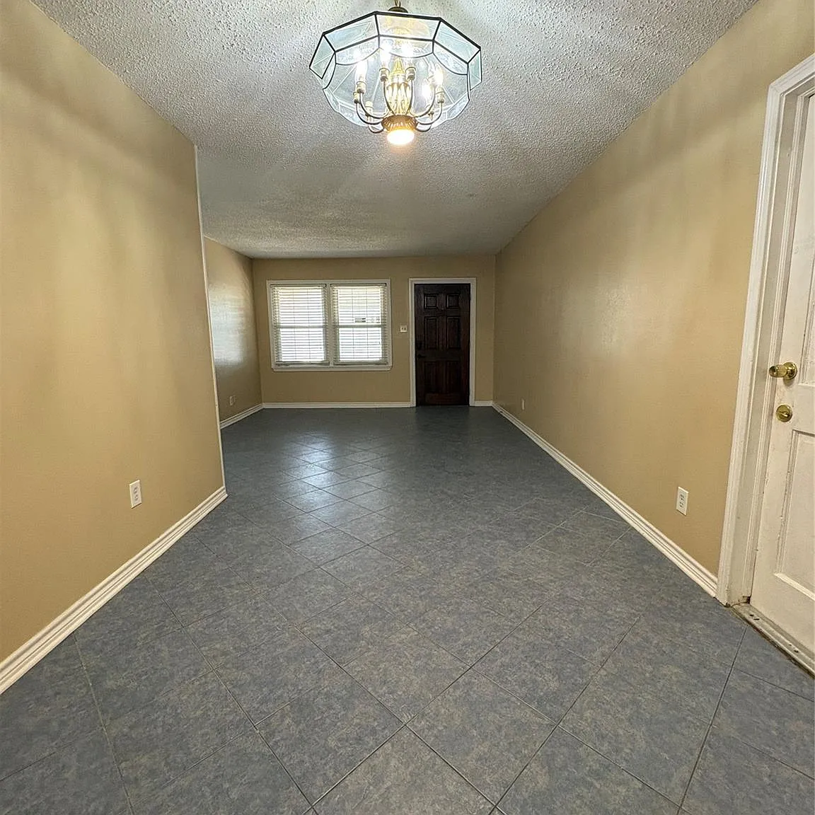 3 bed, 1.5 bath, 1743 sqft, $2,300 — Photo 2