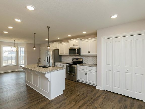 2nd image of 535 Tracy Ln
