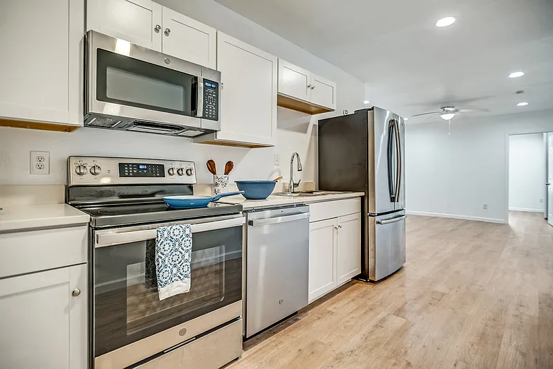 1 bed, 1.0 bath, 535 sqft, $1,364 — Photo 2