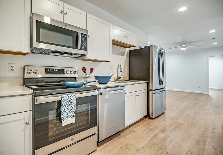 905 W Abram St #2 — Photo 2