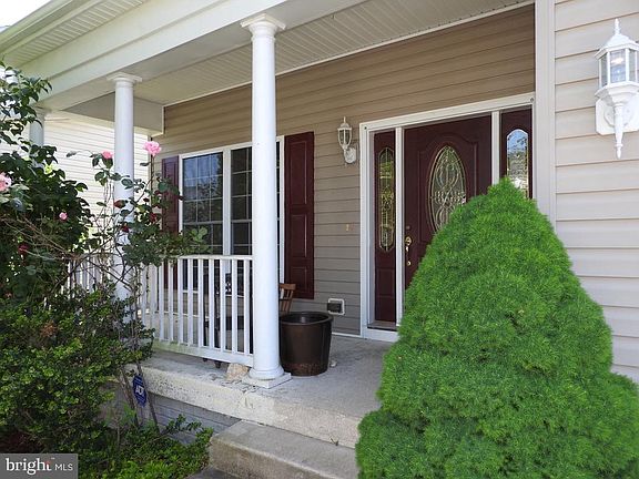 2nd image of 27 Everglades Ln