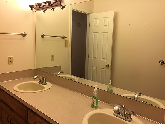 Main bath with double vanity