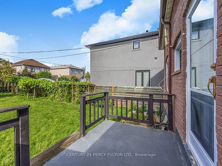 98 Westbourne Ave — Photo 9