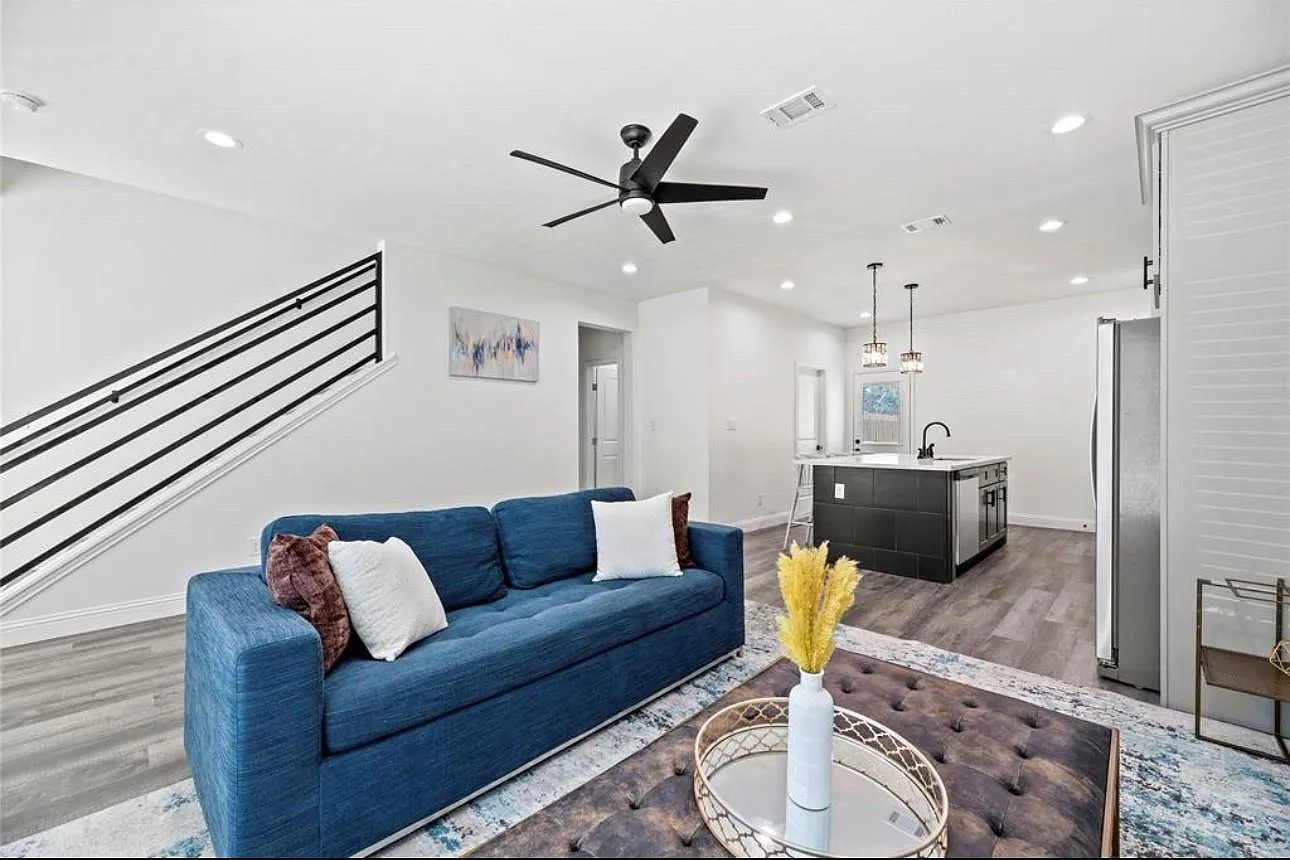 3 bed, 2.5 bath, 2824 sqft, $2,250 — Photo 4