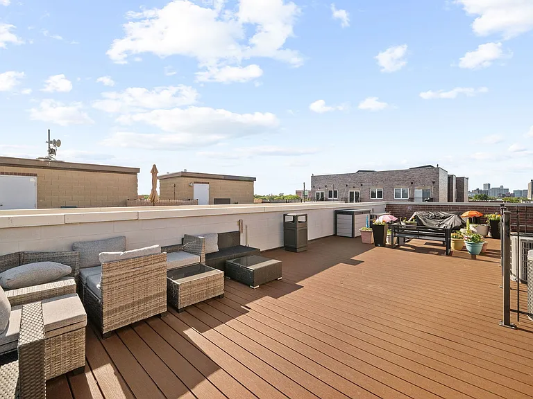 924 W Dakin St #4 — Photo 26