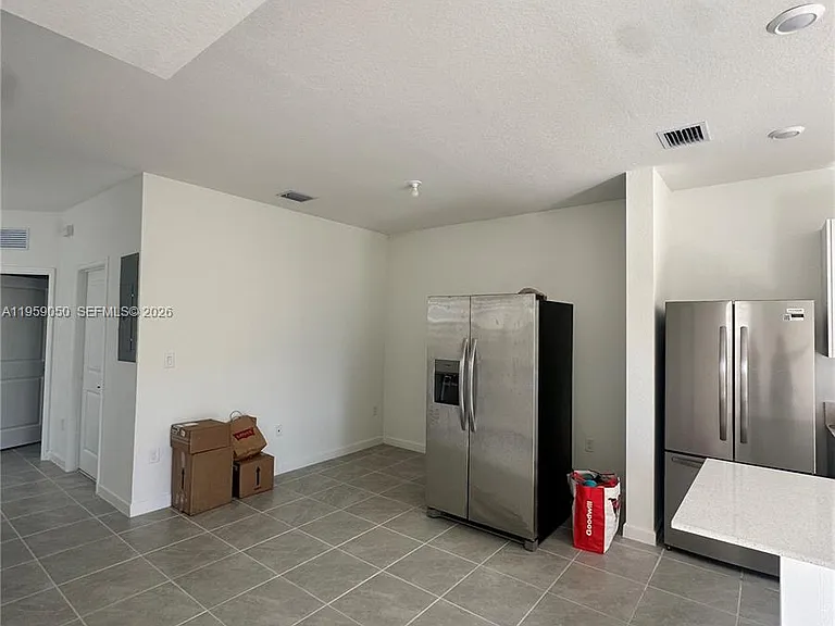 2616 SE 28th Dr — Photo 3