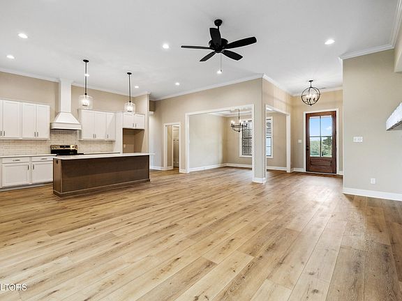 5th image of 3746 Holly Berry Dr